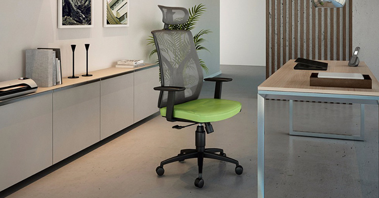 Cómo ajustar correctamente una silla de oficina