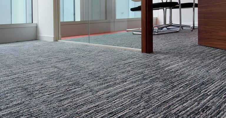 Renovar tu oficina con alfombras modulares